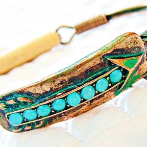 Turquoise Burnished Coppertone Arrow Wire Bangle